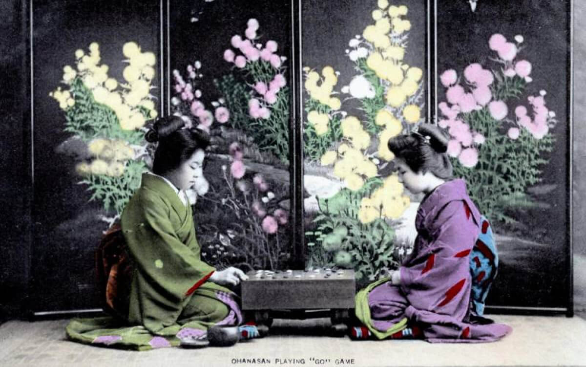 Người Nhật còn sử dụng cả cờ vây trong lễ trừ tà.